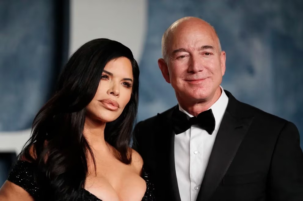 Jeff Bezos Fundador De Amazon Se Compromete Con Lauren S Nchez