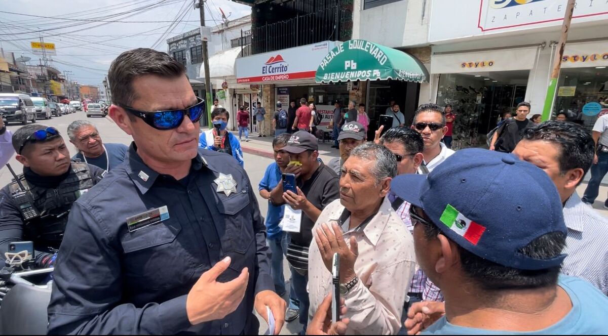 La patrulla fue retenida mientras circulaba por el centro.