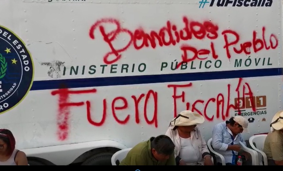 Los manifestantes exigieron la salida de la Fiscalía de San Miguel Totolapan.