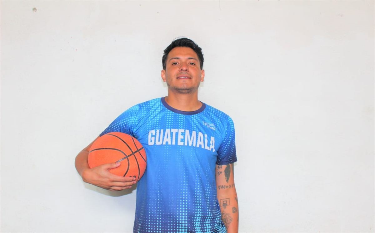 Poblano, entrenador de basquetbol en Guatemala | Especial