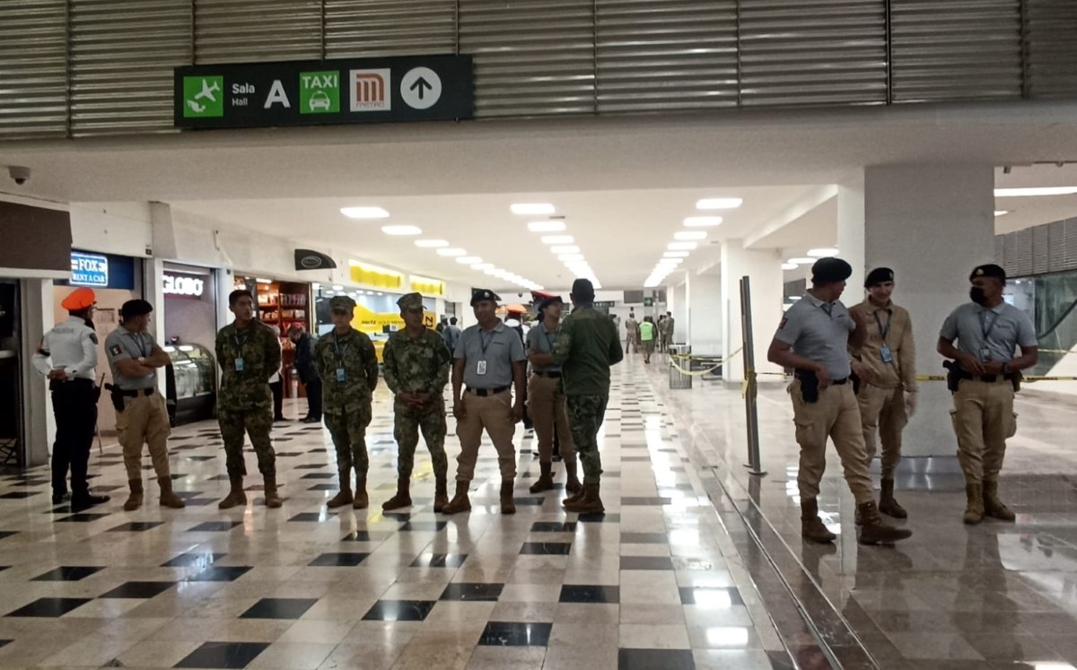 Los taxistas realizaron una protesta para negociar espacios de trabajo en el AICM. | Enrique Luna