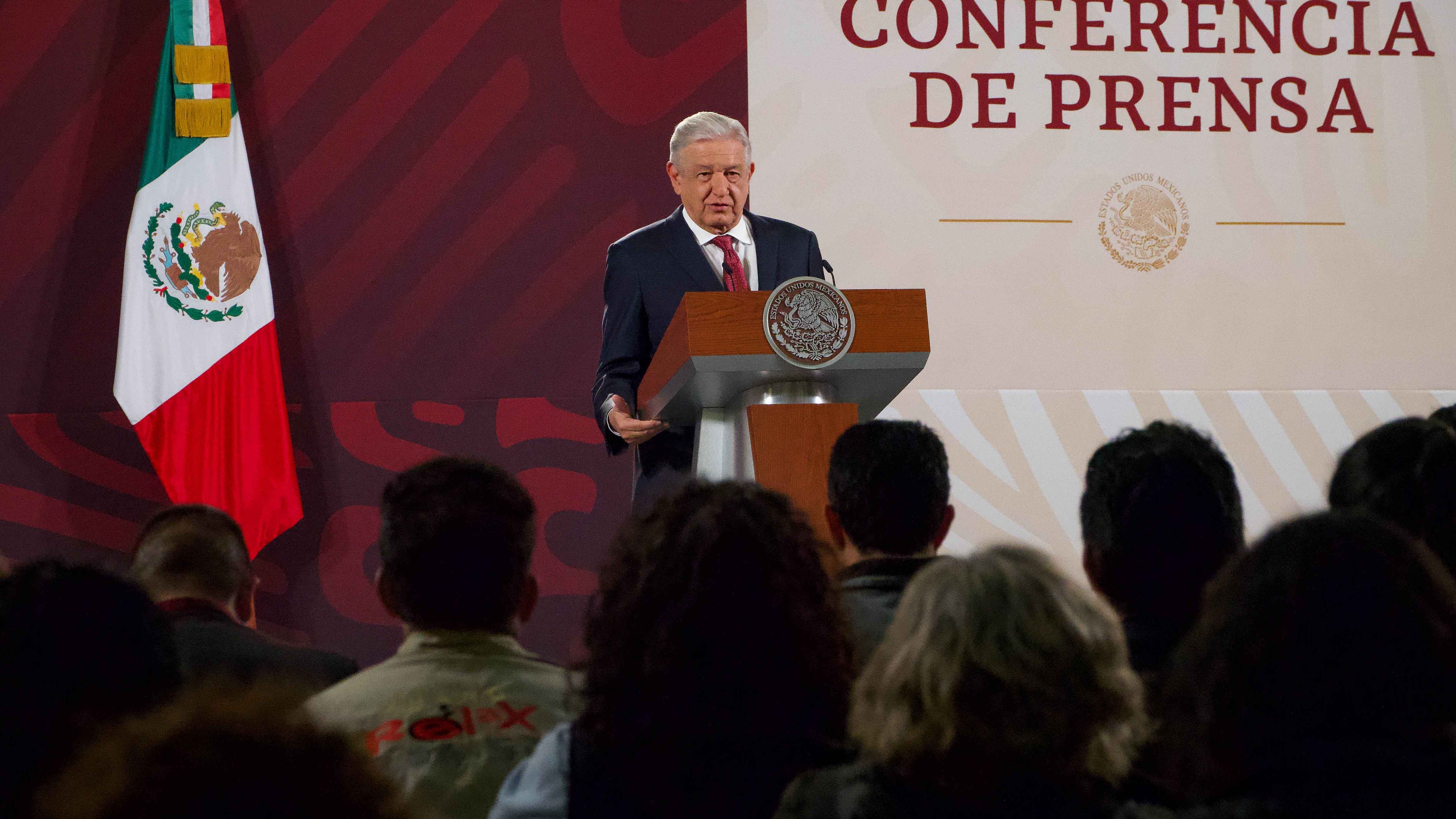 AMLO pide a ciudadanos no “tragarse” mentiras de opositores por temporada electoral