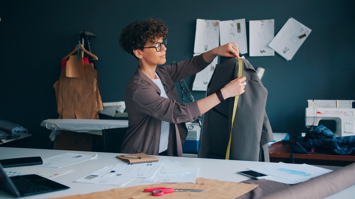 Comprar menos ropa o prendas elaboradas con material reciclado son acciones que cuidan el medio ambiente. (Cortesía)