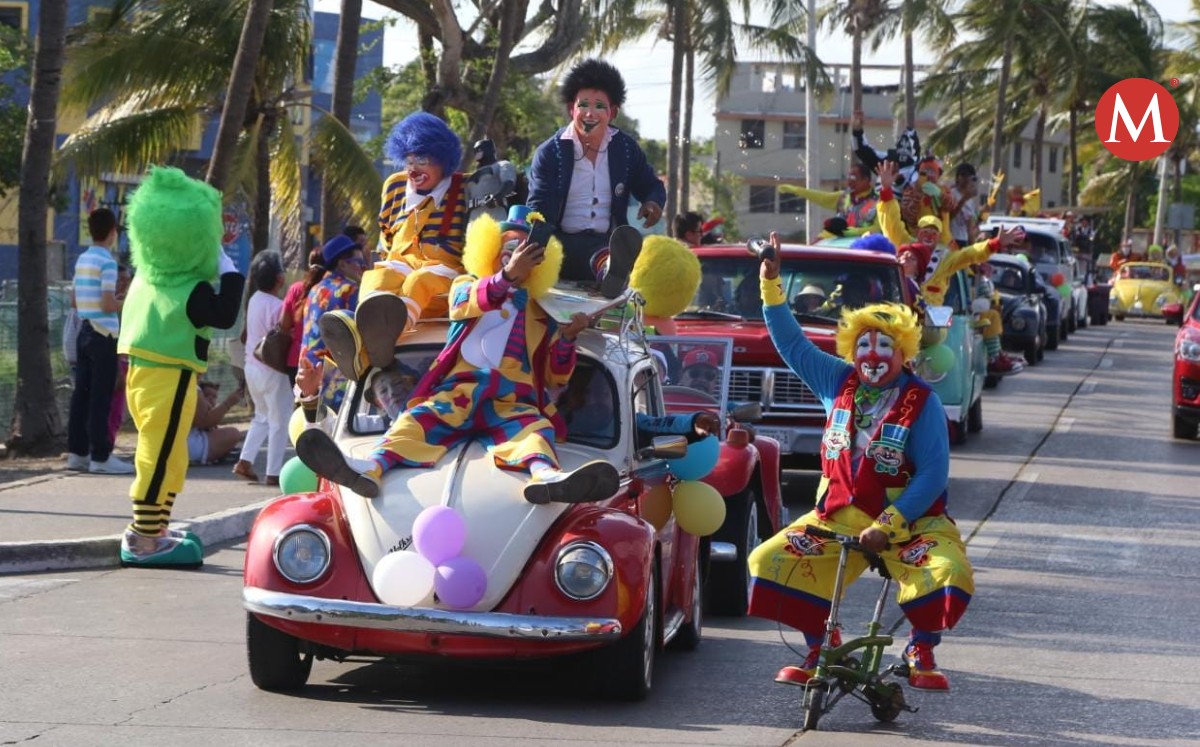 Desfile de payasos en Tampico. Foto: Yazmín Sánchez