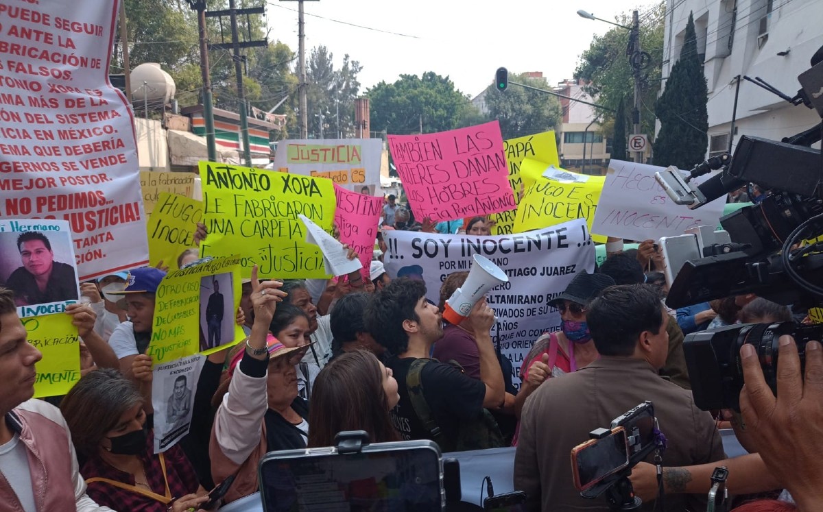 Marchan familiares y amigos de personas detenidas por delitos de género | César Velázquez