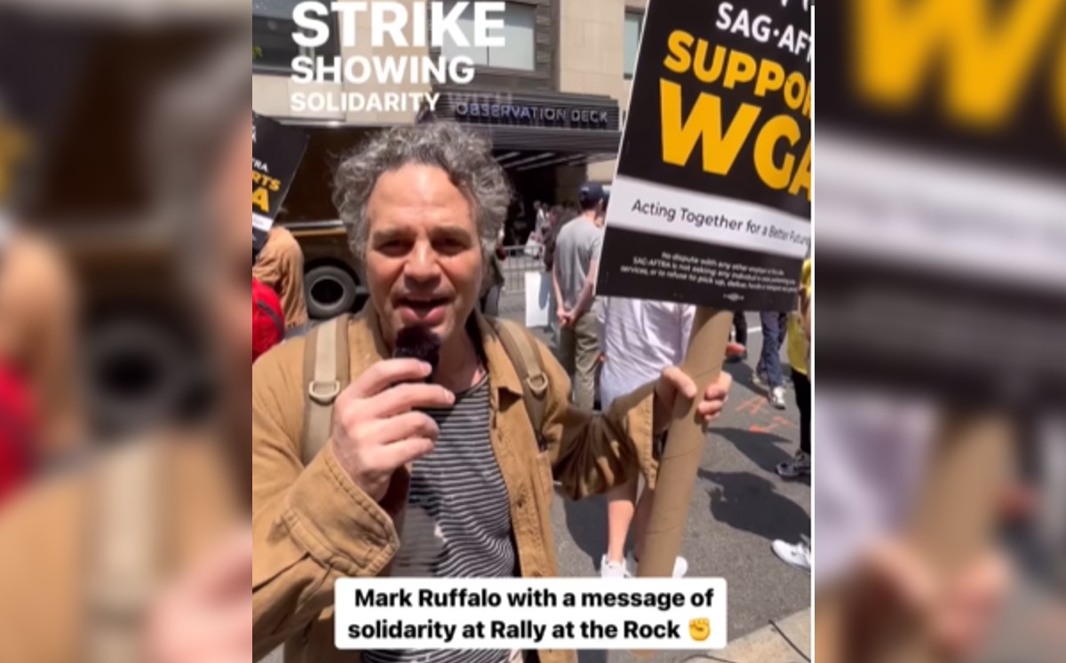 Mark Ruffalo marcha a favor de la huelga de guionistas /@markruffalo