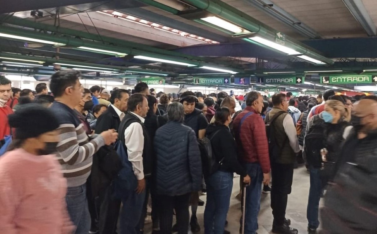 El tren fue desalojado en la estación Atlatilco. | Enrique Luna