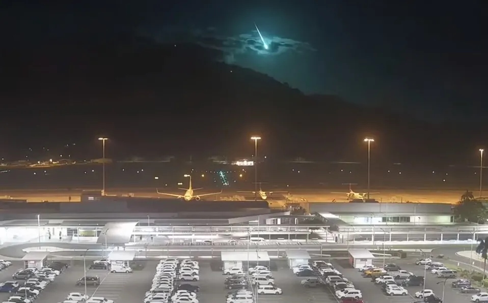 El cielo se pintó de verde gracias a un meteorito | Captura de pantalla