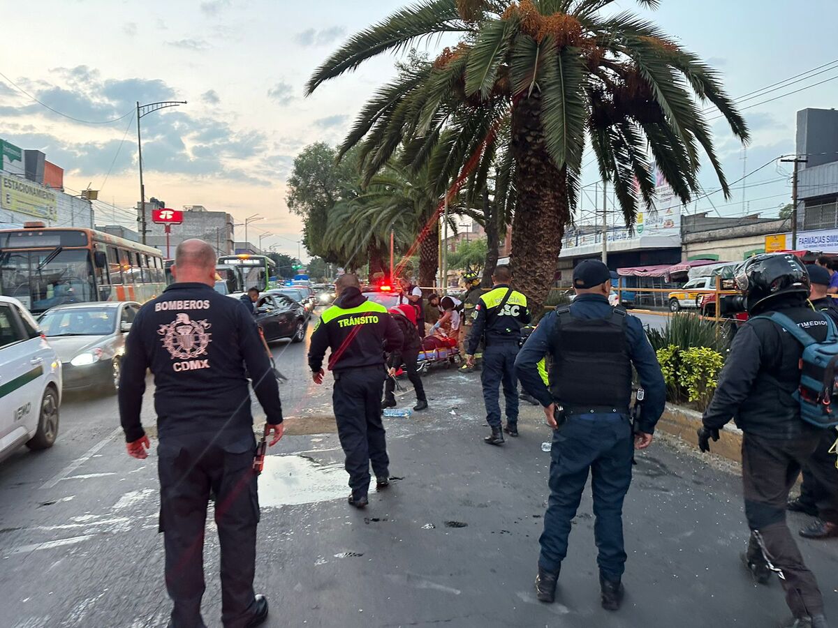 La conductora recibió atención de la Cruz Roja en el lugar del accidente. | Ramón Ramírez