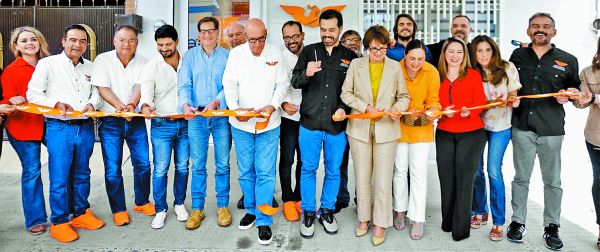 El coordinador nacional y legisladores de Movimiento Ciudadano inauguraron la Casa Naranja de Gómez Palacio. Especial