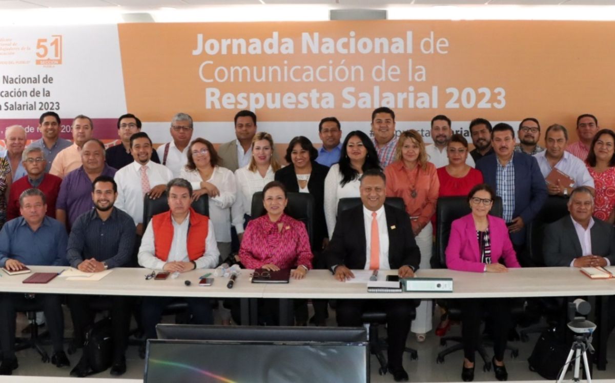 Reciben 70 mil docentes alza salarial en Puebla | Especial