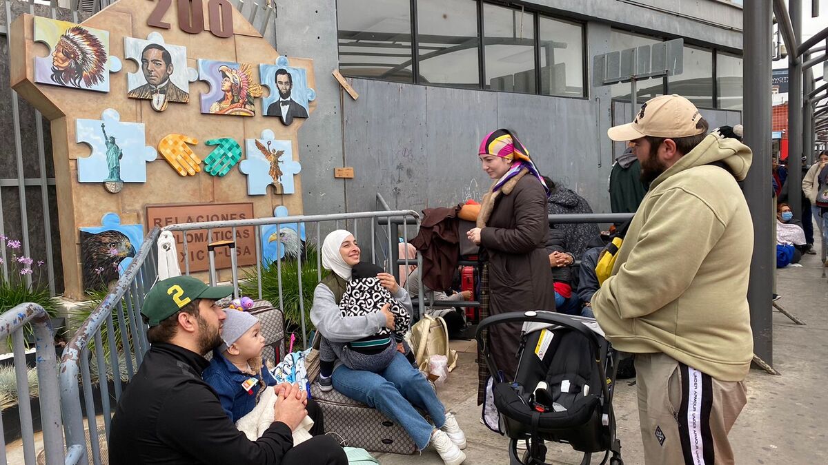Campamento de migrantes a un costado de la garita San Ysidro en Tijuana. | Especial