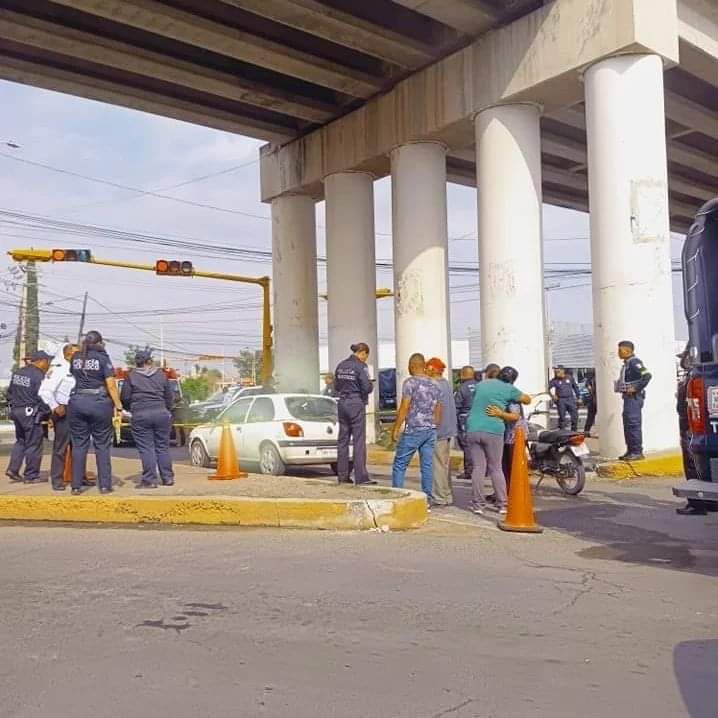 La víctima circulaba en un vehículo Chevy por la carretera federal Lechería-Texcoco.