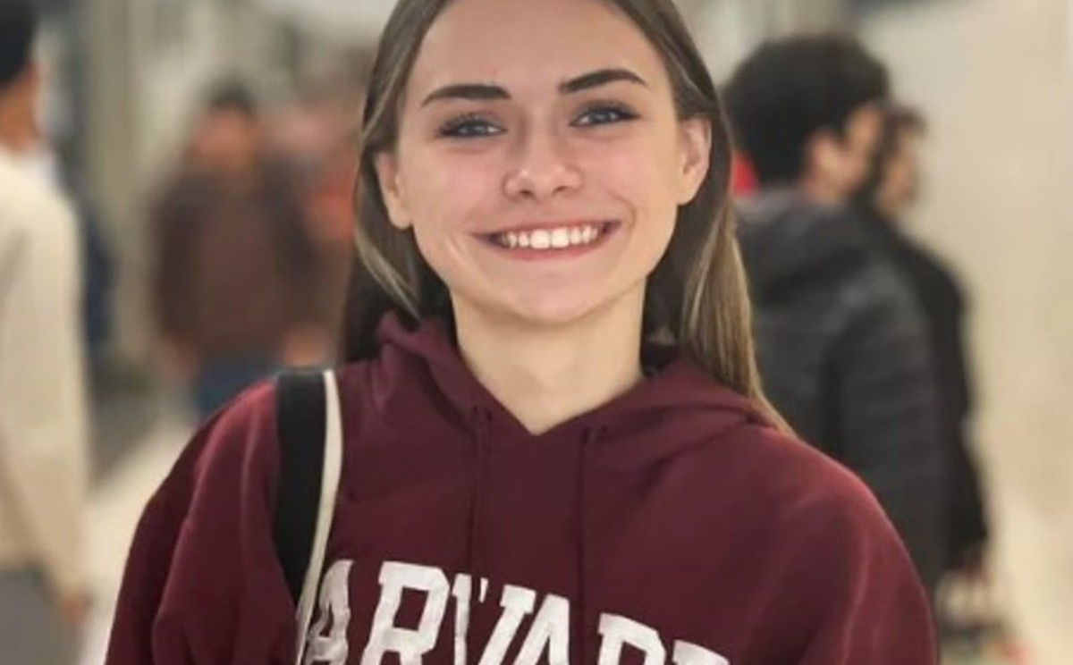 Aurora se acaba de graduar. | ESPECIAL