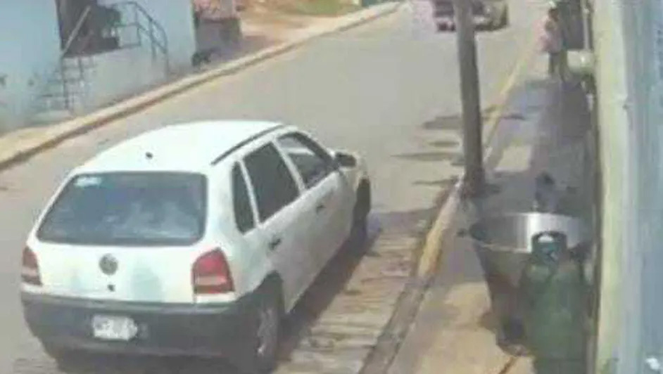Buscan a hombre que lanzó a perro a cazo de aceite en Edomex; podrían condenarlo a 6 años de prisión