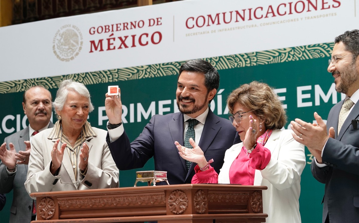 Cancelan estampilla postal conmemorativa al 80 aniversario del IMSS. | Especial