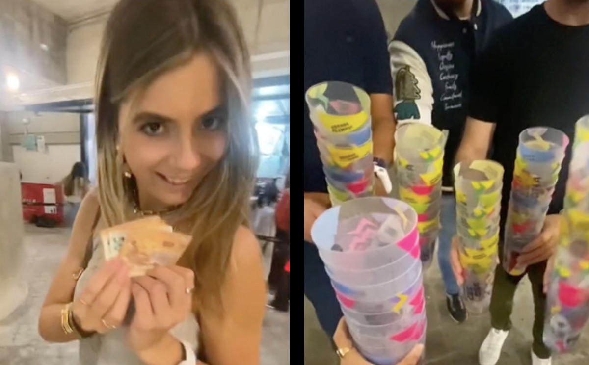 Mujer gana dinero con vasos de concierto de Coldplay. | ESPECIAL
