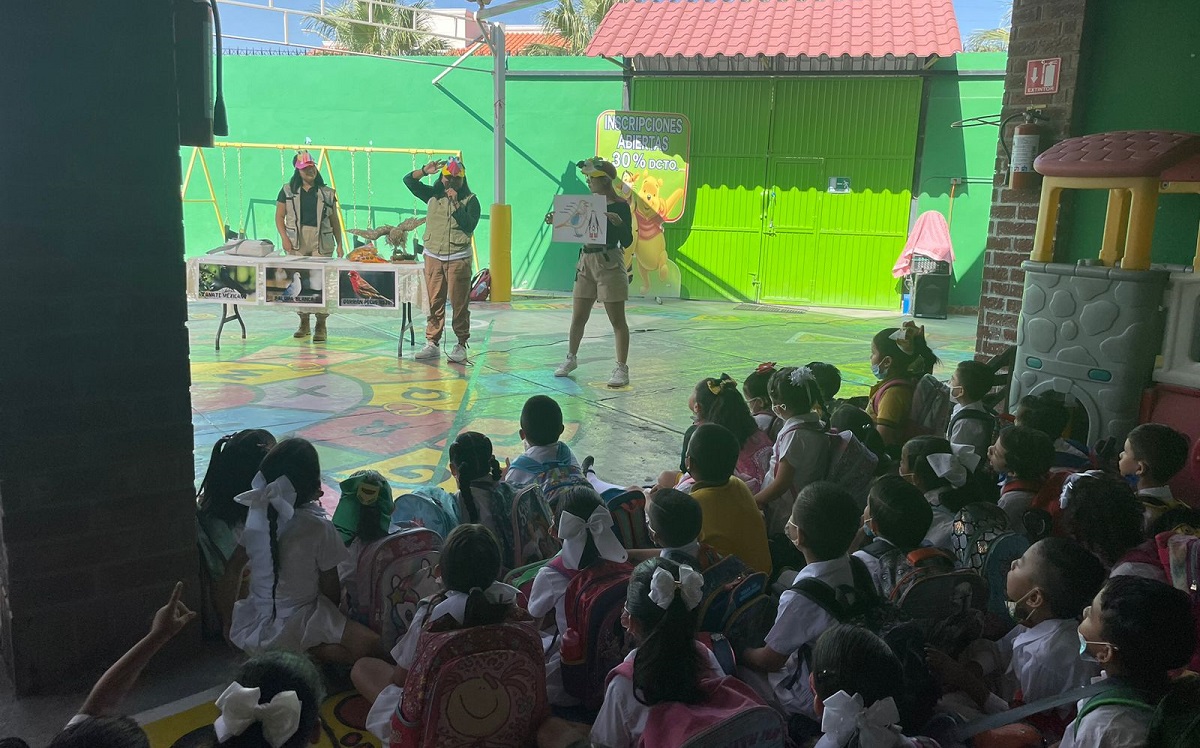 Pláticas a escuela primaria por parte de alumnos la FCB-UJED. (cortesía)