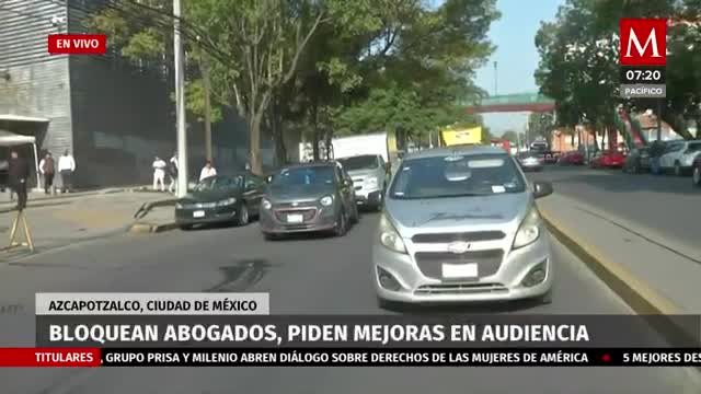 Abogados protestan al exterior de las oficinas de la Junta Federal de Conciliación y Arbitraje
