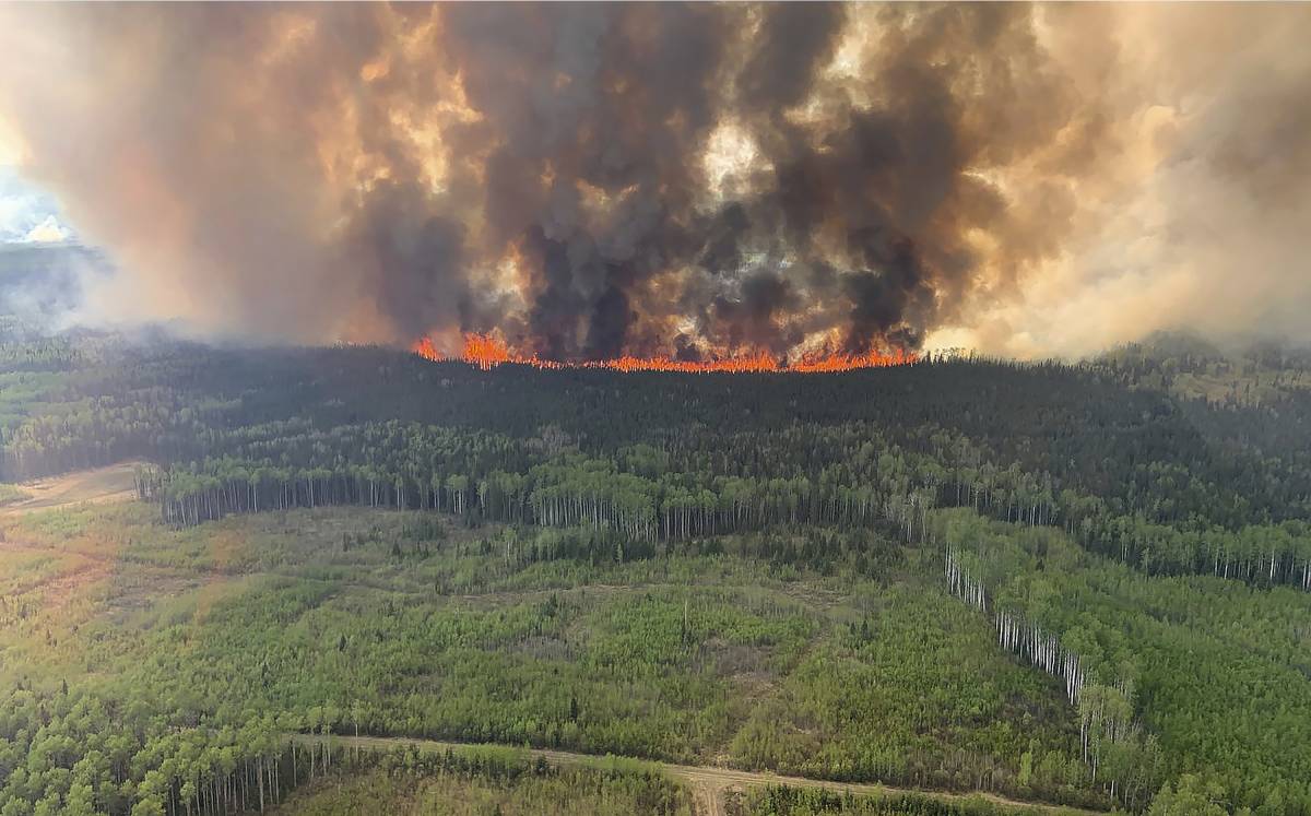 El cuerpo de bomberos de Nueva Escocia teme que el clima desencadene más incendios. Foto: (AP).