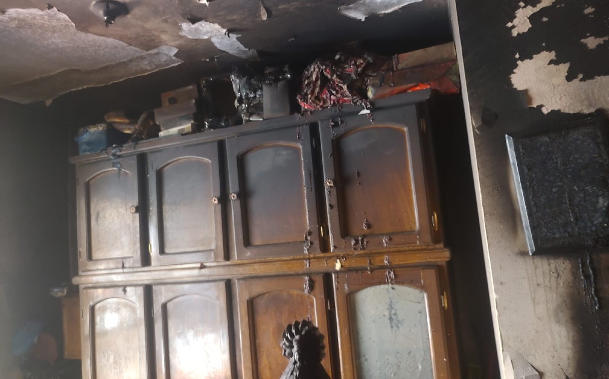 Se incendia casa por un descuido de dejar una veladora encendida| Agustín Martinez