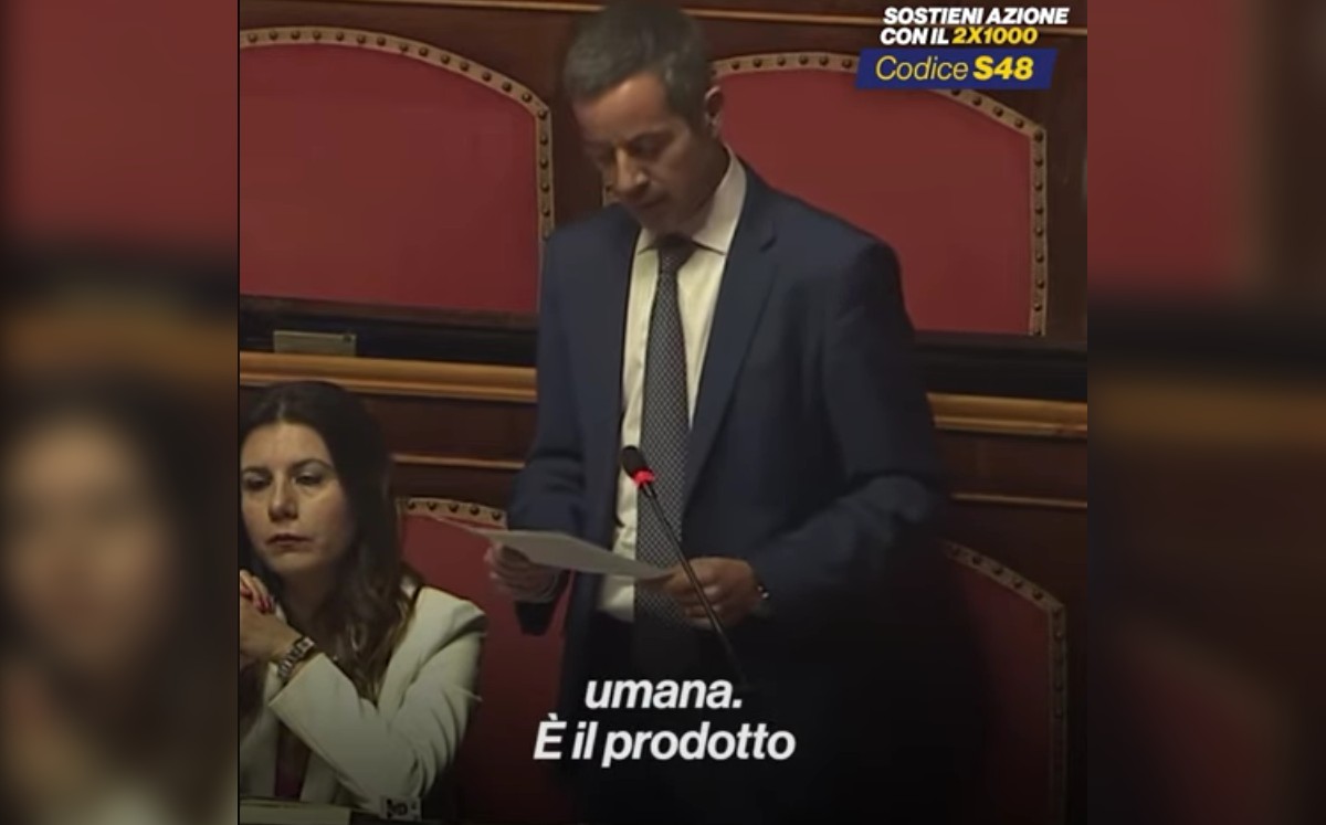 Senador en Italia lee discurso escrito por ChatGPT "para lanzar debate". | Captura