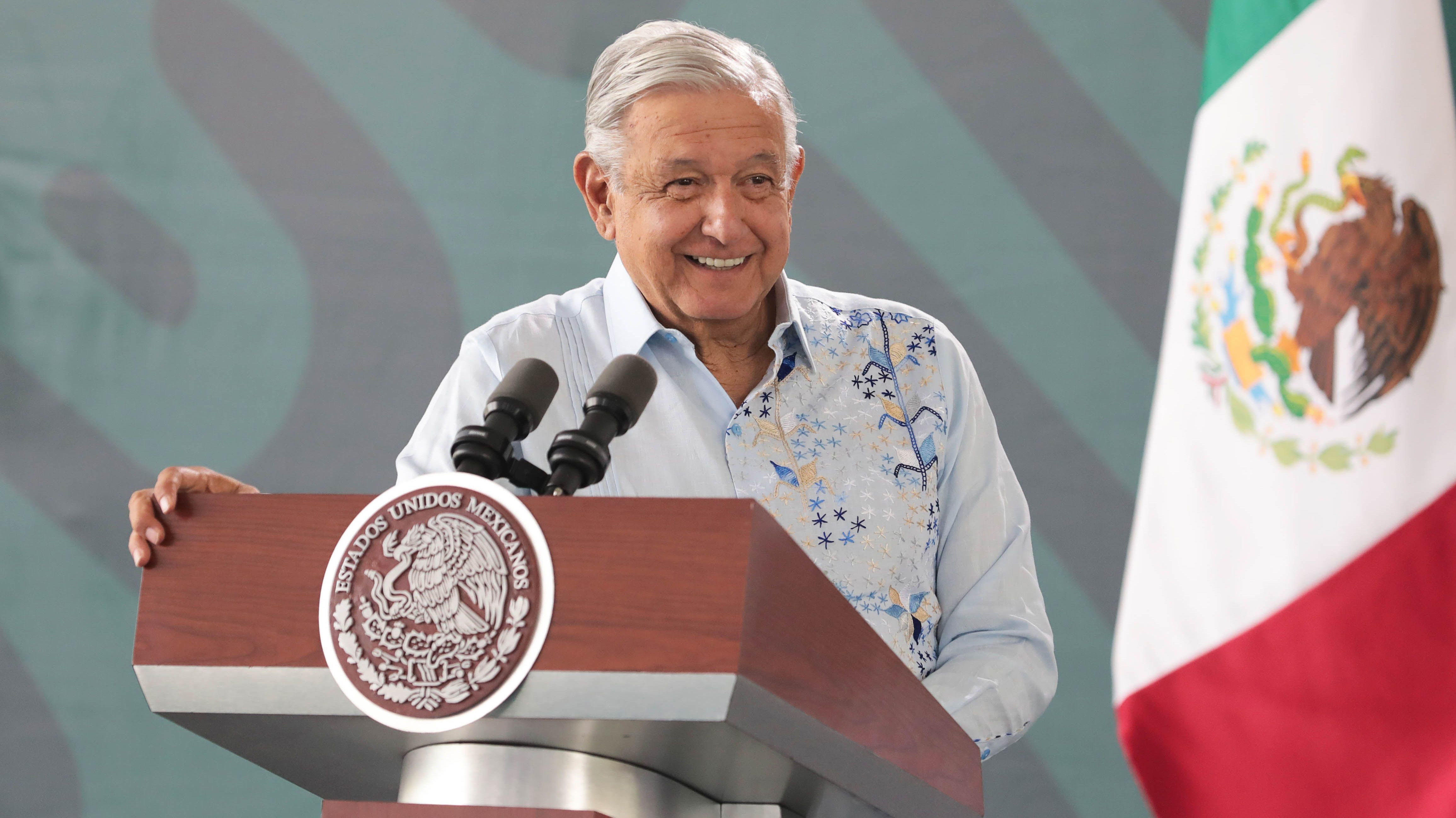 AMLO exhibe a Emilio Álvarez Icaza después de llamarlo "pseudo defensor"