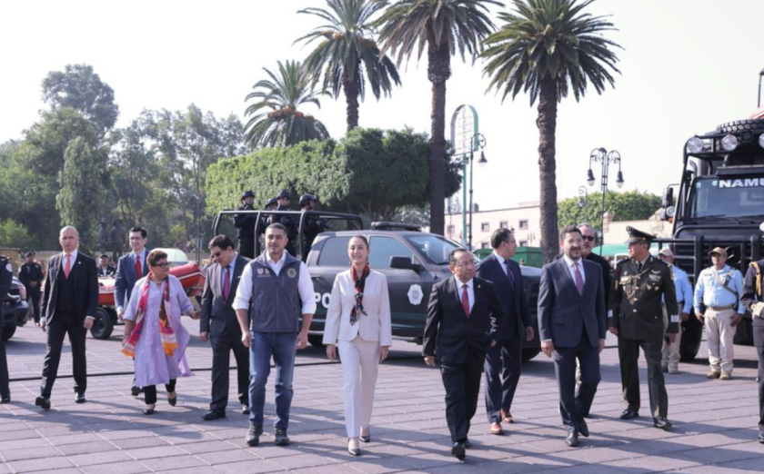 Claudia Sheinbaum acompañada de Omar García Harfuch y otros funcionarios para anunciar el incremento de la vigilancia en Xochimilco (Especial)