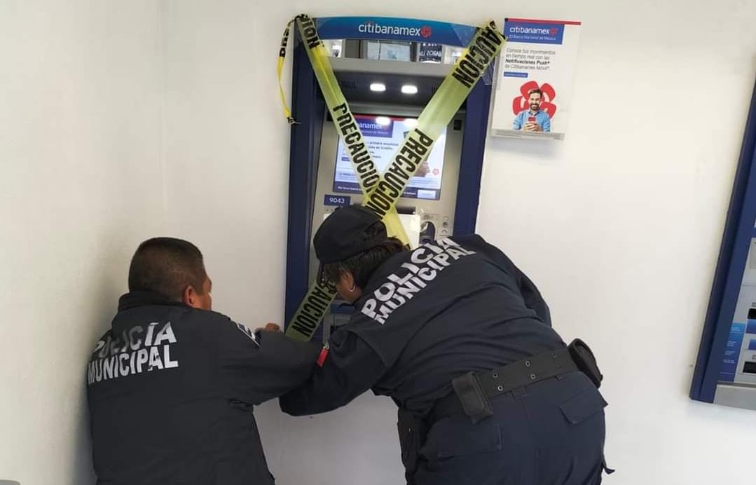 El cajero quedó cancelado por trampa metálica que tenía.