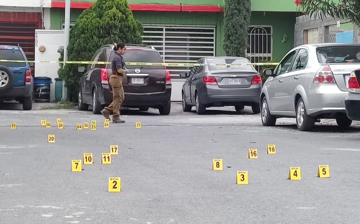 Los peritos de la Fiscalía han contabilizado 36 casquillos de arma de fuego. Agustín Martínez