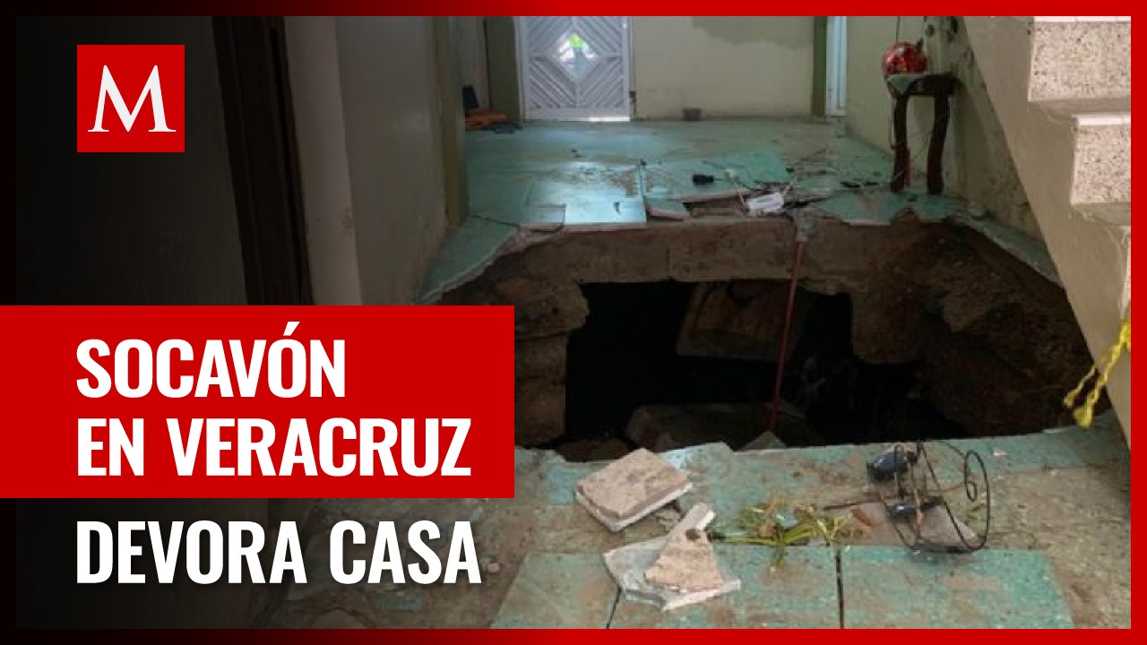 Socavón se traga parte de una casa en Las Choapas, Veracruz