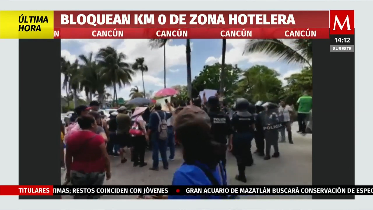 Manifestantes bloquean kilómetro 0 de la zona hotelera de Cancún
