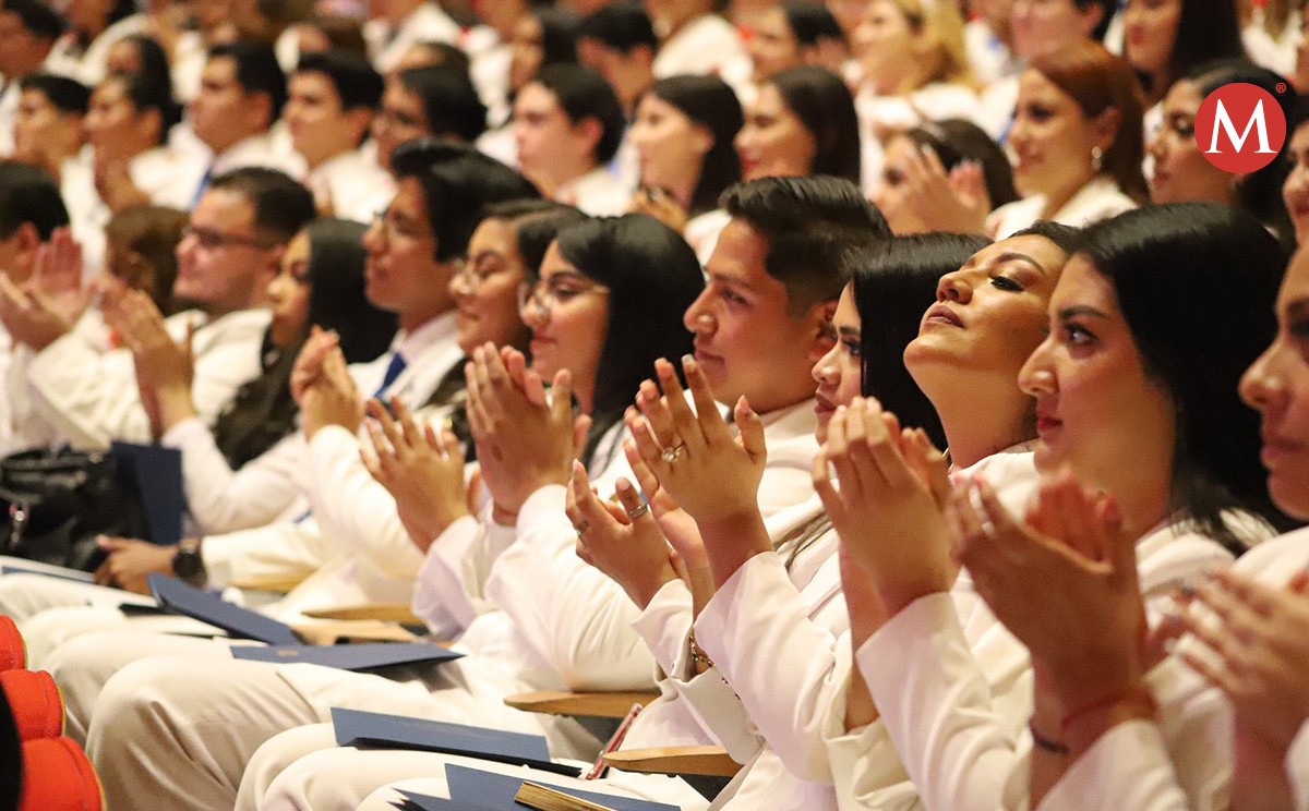 Egresan estudiantes de la carrera de medicina en Tampico