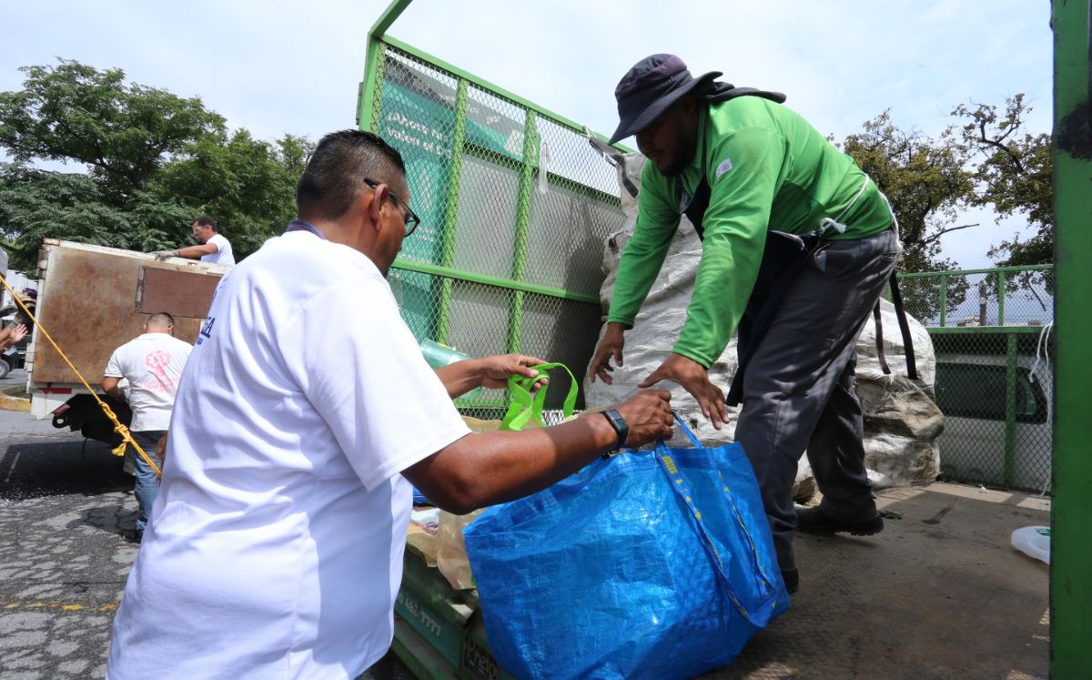 Los objetos que se podrán reciclar en estos módulos serán: plástico pet, vidrio, cartón, unicel, aceite y artículos electrónicos. Roberto Alanís