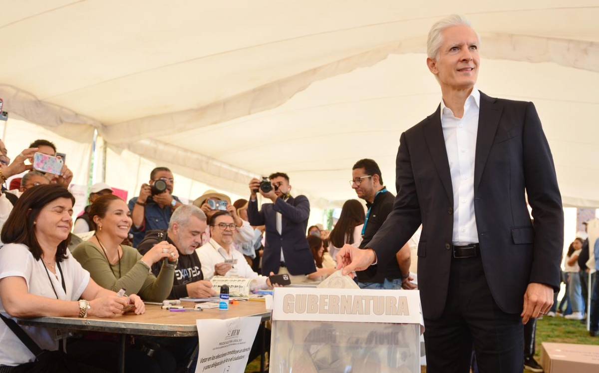 El gobernador Alfredo del Mazo emitió su voto en Huixquilucan. Foto: (Especial).