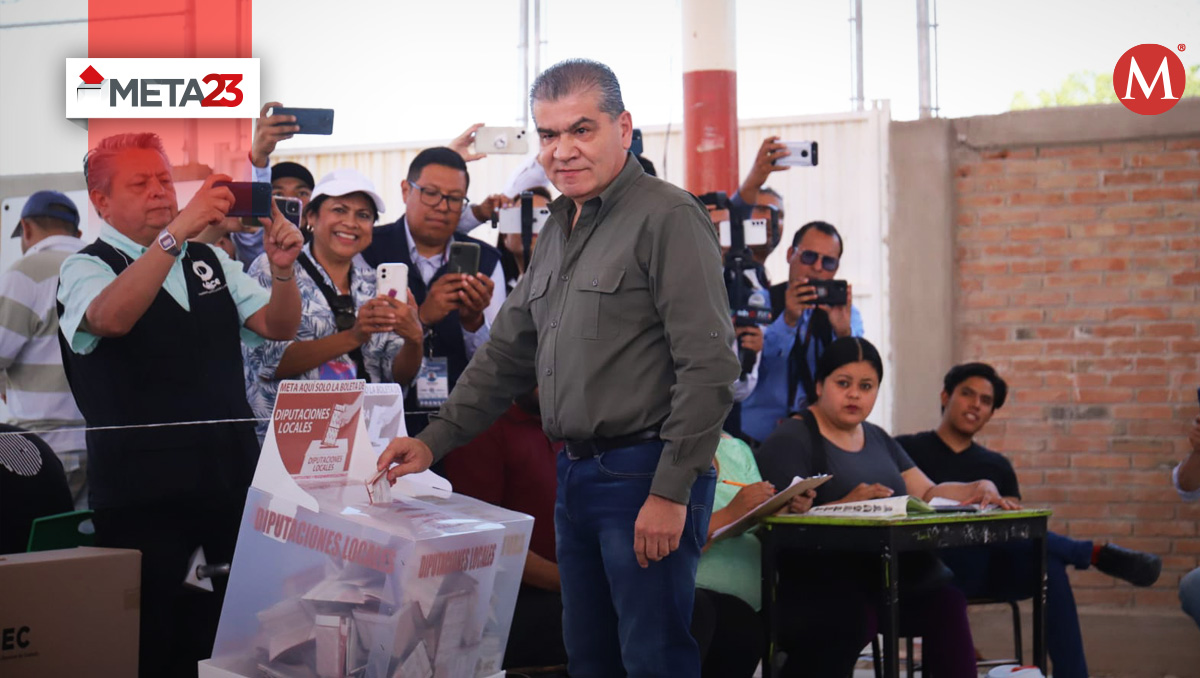 Miguel Riquelme acude a emitir su voto en elección por gubernatura de Coahuila. | Rolando Riestra