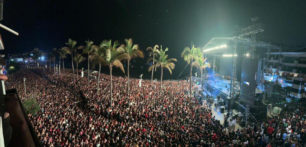 50 mil personas acompañan al Profe Michel en la celebración del aniversario de Puerto Vallarta (Cortesía)