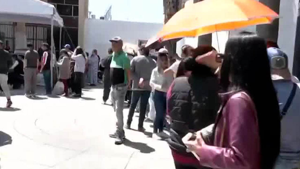 Reportan largas filas en casilla especial de Chalco, abrieron tarde las urnas