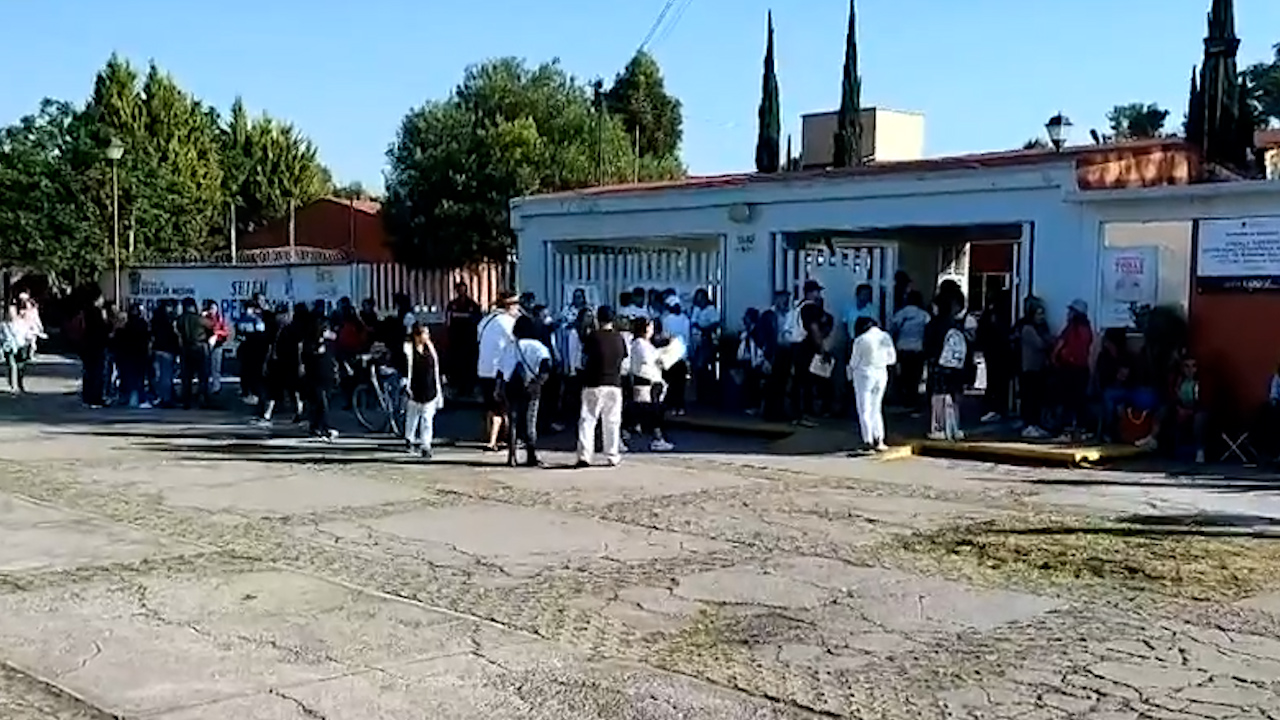 Reportan largas filas de votantes en la casilla electoral de la Universidad Pedagógica Nacional