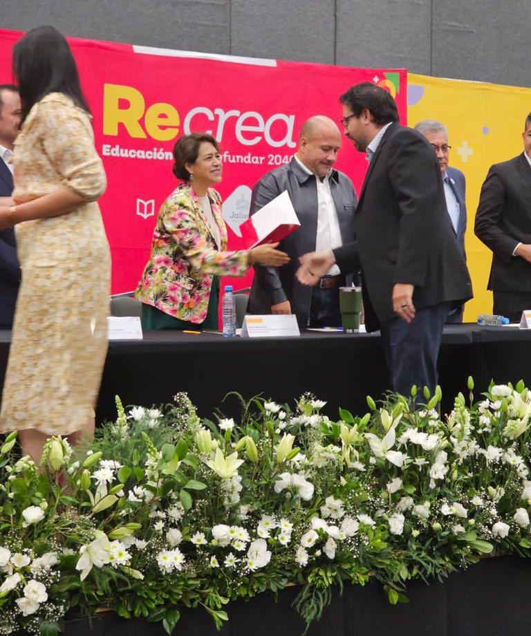 La Secretaría de Educación Pública (SEP) ha asignado más de 480 mil plazas docentes en los últimos cuatro años, siendo la mayoría definitivas.