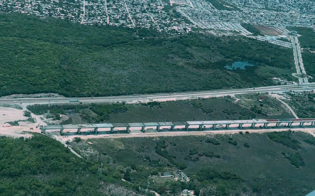 Sobrevuelo de López Obrador por las obras del Tren Maya. (Captura)