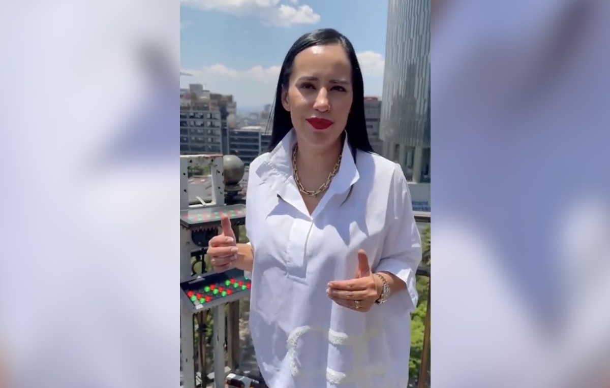 Alcaldesa Sandra Cuevas en el Ángel de la independencia (Twitter/@SandraCuevas_)