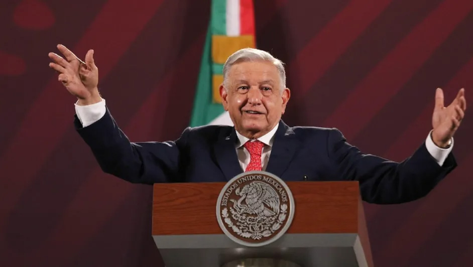 AMLO anuncia ruta de transporte eléctrico en Campeche