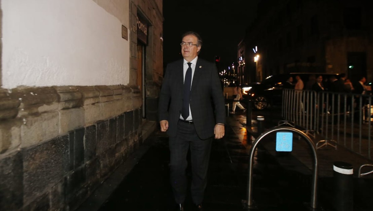 Marcelo Ebrard llegando al encuentro. (Ariana Pérez)