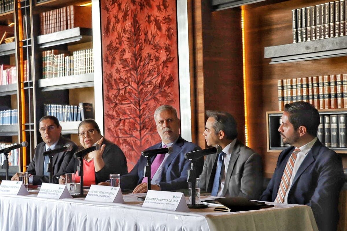 Presentación del libro "Evolución de las autopartes para vehículos eléctricos en México".