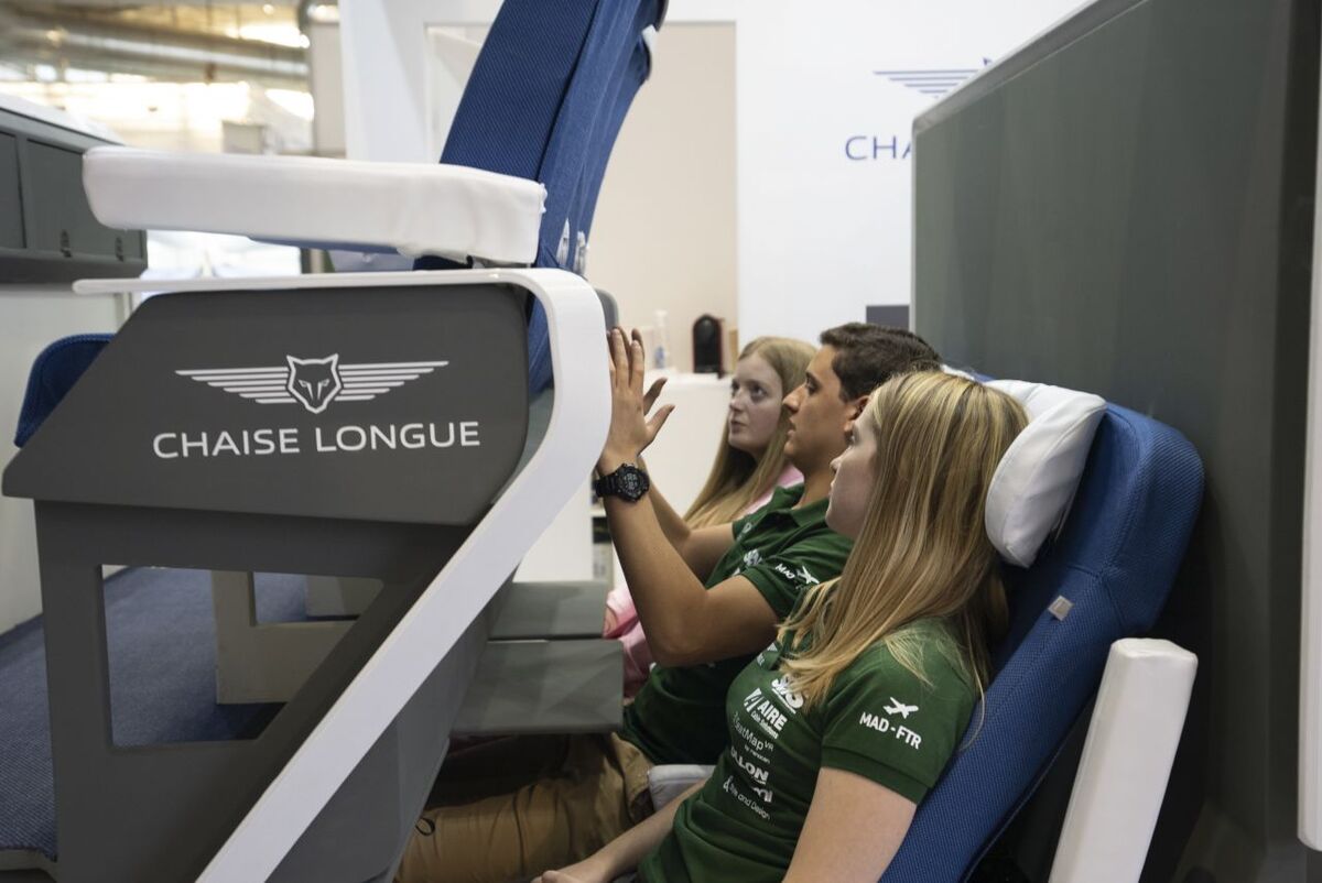 Alejandro Núñez Vicente diseñó el concepto de asiento de avión Chaise Longue de dos niveles. | Cortesía