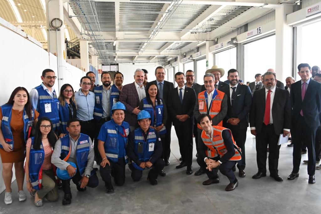 El canciller Marceo Ebrard recibió al secretario de Transporte de Estados Unidos, Pete Buttigieg. (Twitter)