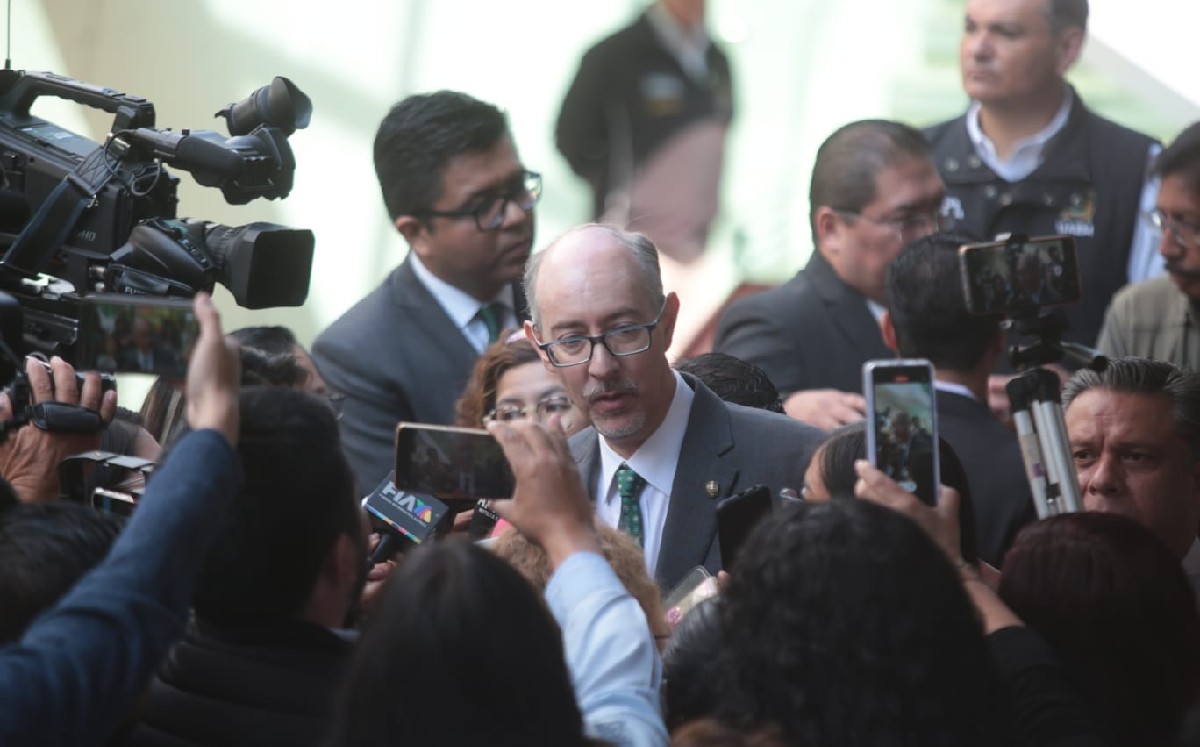 Carlos Eduardo Barrera Díaz, rector de la UAEMex, en entrevista con medios de comunicación (Tania Contreras)