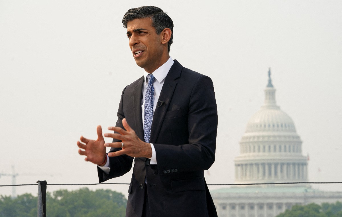 Primer ministro británico Rishi Sunak con el Capitolio de fondo (AFP)