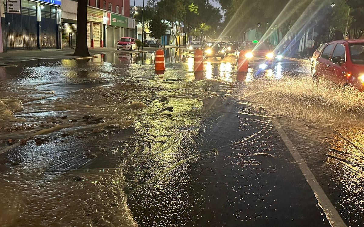 Ruptura de tubería de agua potable en la alcaldía Miguel Hidalgo| Ramón Ramírez